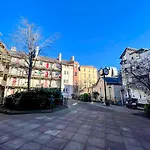 Stunning 2 Bed Apt Nr The Royal Mile & The Castle